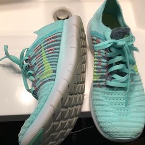Women’s Nike FN flyknit super cute color scheme